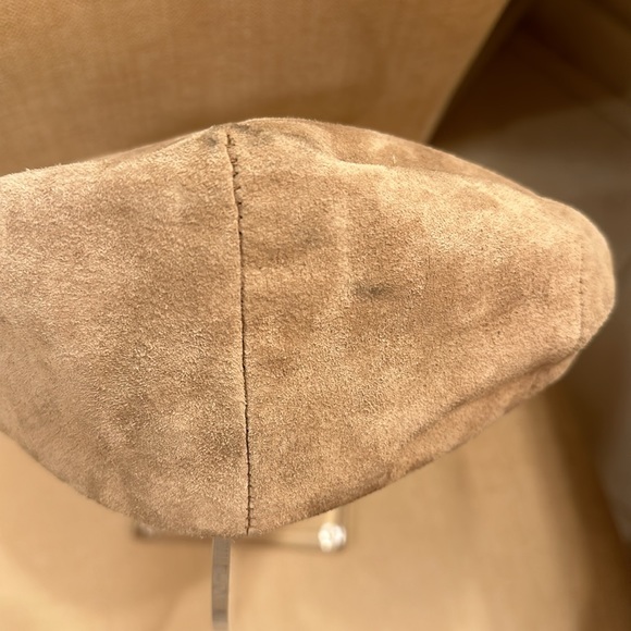 VINTAGE 🎩 LLBEAN MENS TAN SUEDE SIZE LARGE NEWBOY CAP WITH TWO SNAPS ON BRIM - Picture 3 of 6